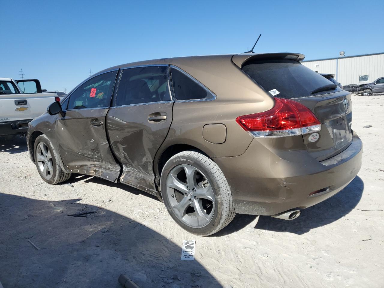 2010 Toyota Venza - Image 2