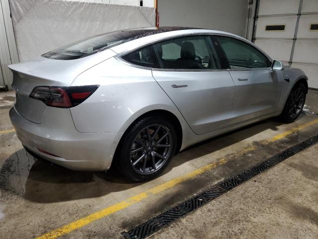  TESLA MODEL 3 2018 Сріблястий