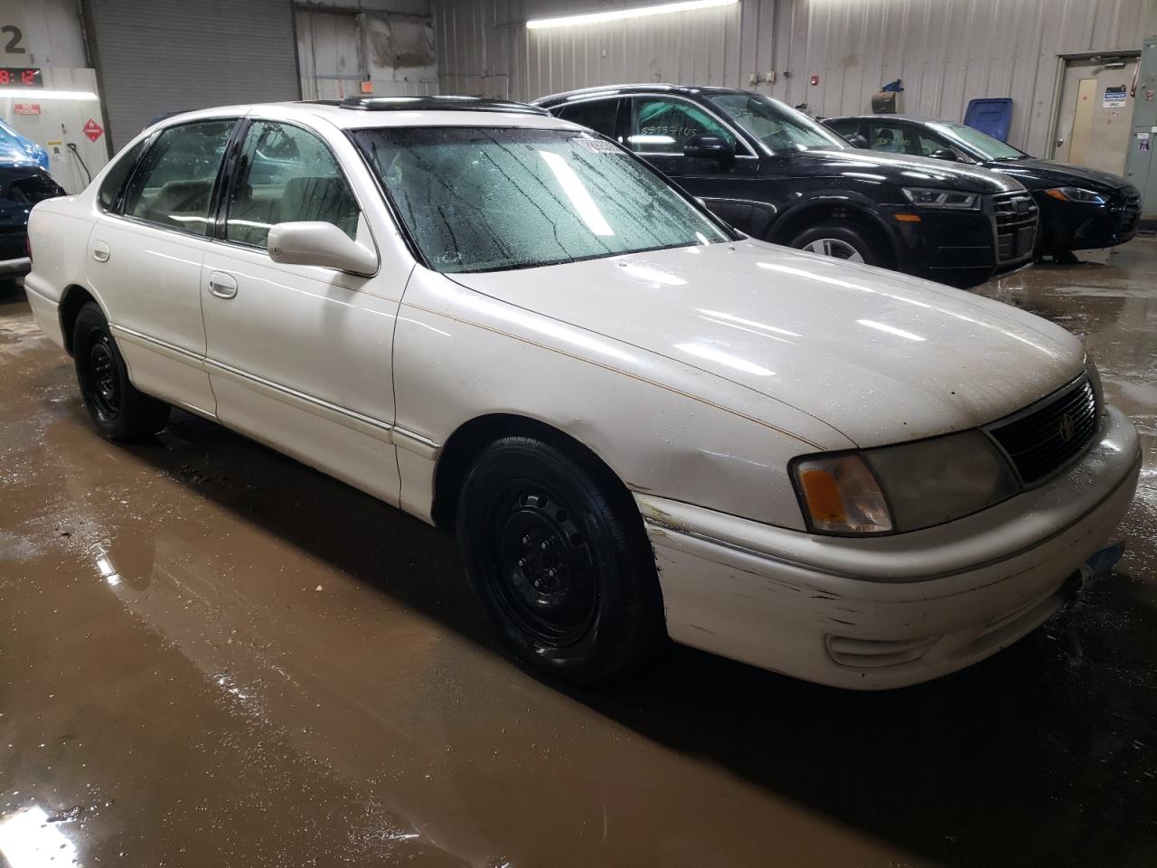 1999 Toyota Avalon - Image 4