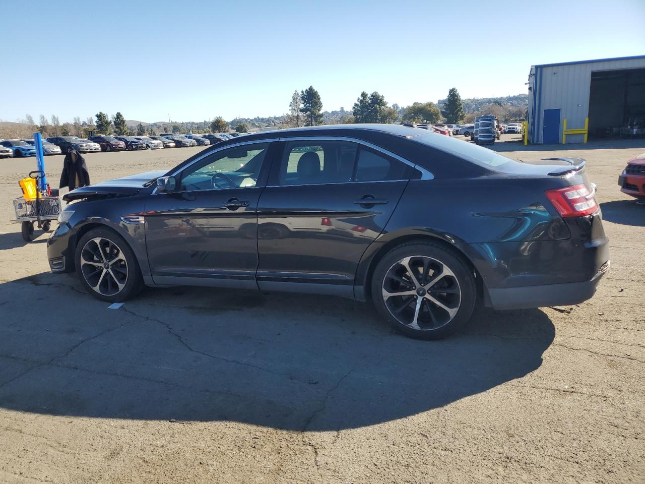 2015 Ford Taurus - Image 2