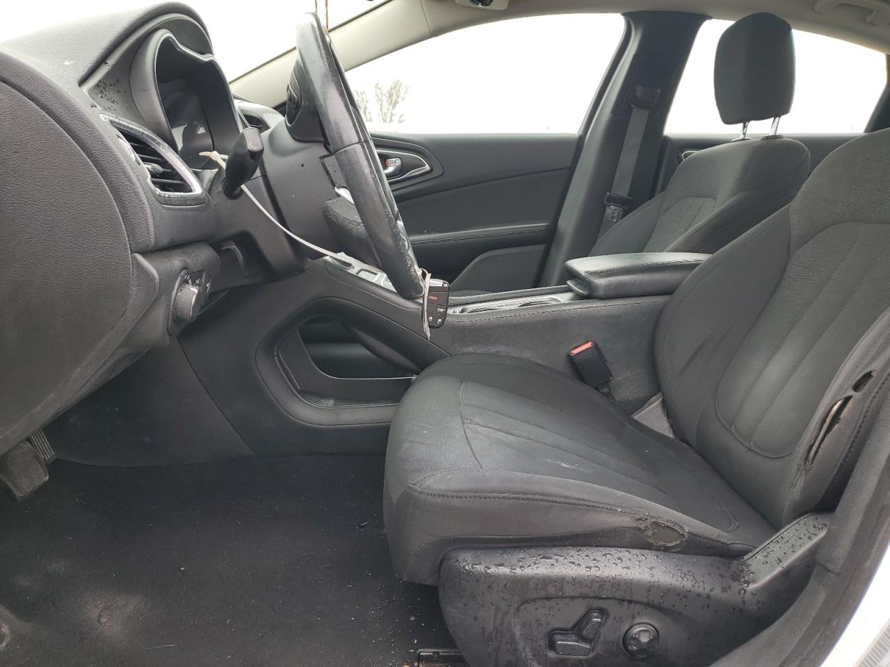 2015 Chrysler 200 - Image 7