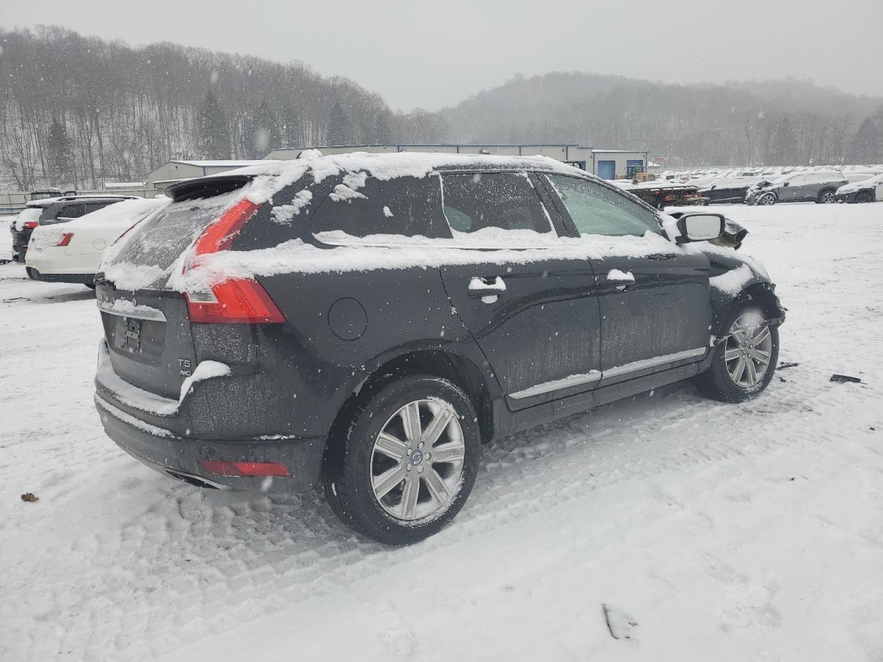 2017 Volvo XC60 - Image 3
