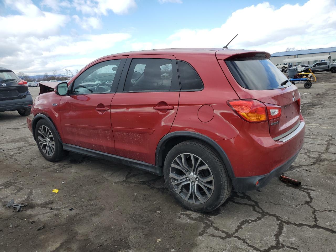 2016 Mitsubishi Outlander - Image 2