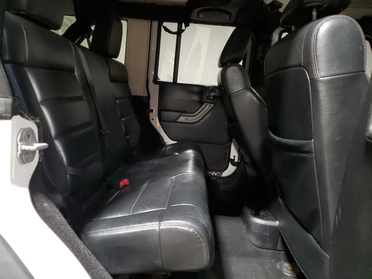 2012 Jeep Wrangler - Image 11