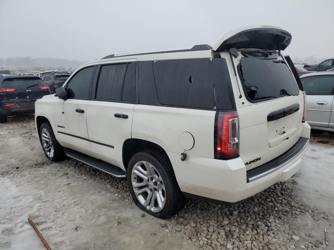 2015 GMC Yukon - Image 2