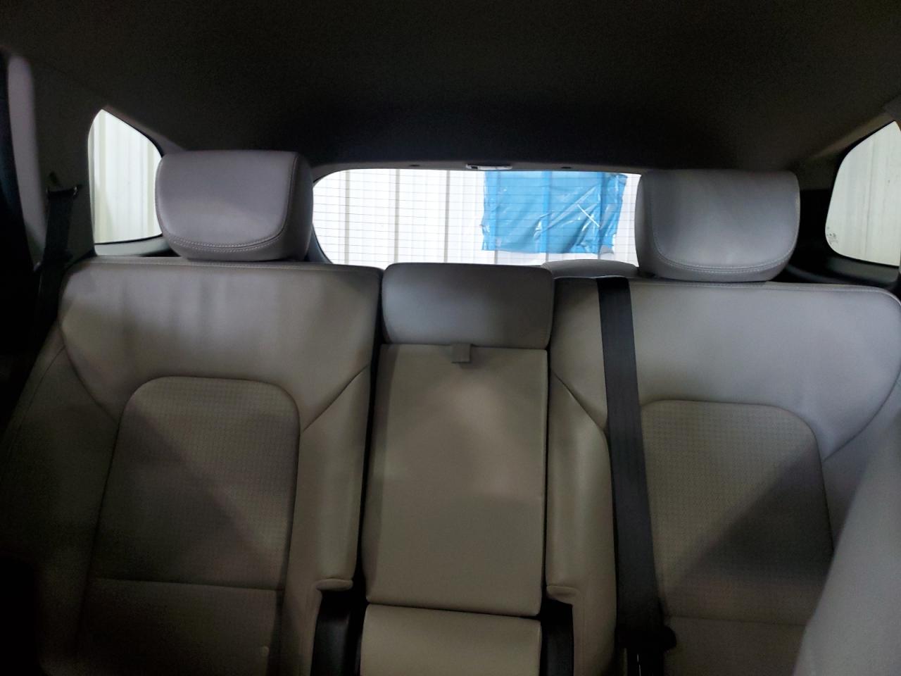2014 Hyundai Santa Fe - Image 10