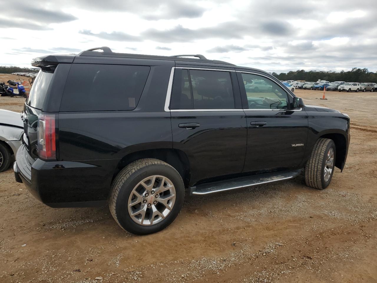 VIN 1GKS1AKC1FR667526 2015 GMC YUKON no.3