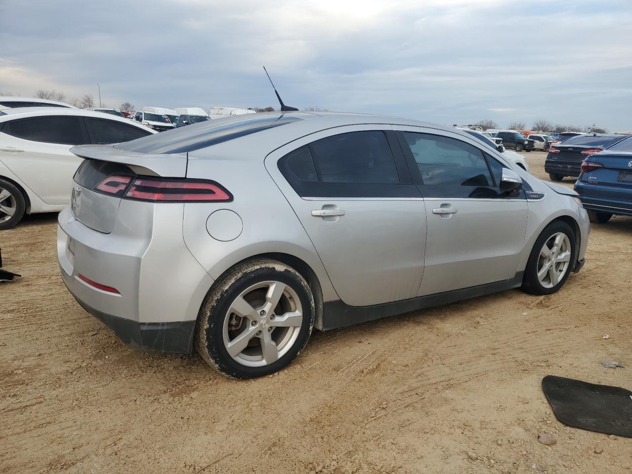 2013 Chevrolet Volt - Image 3