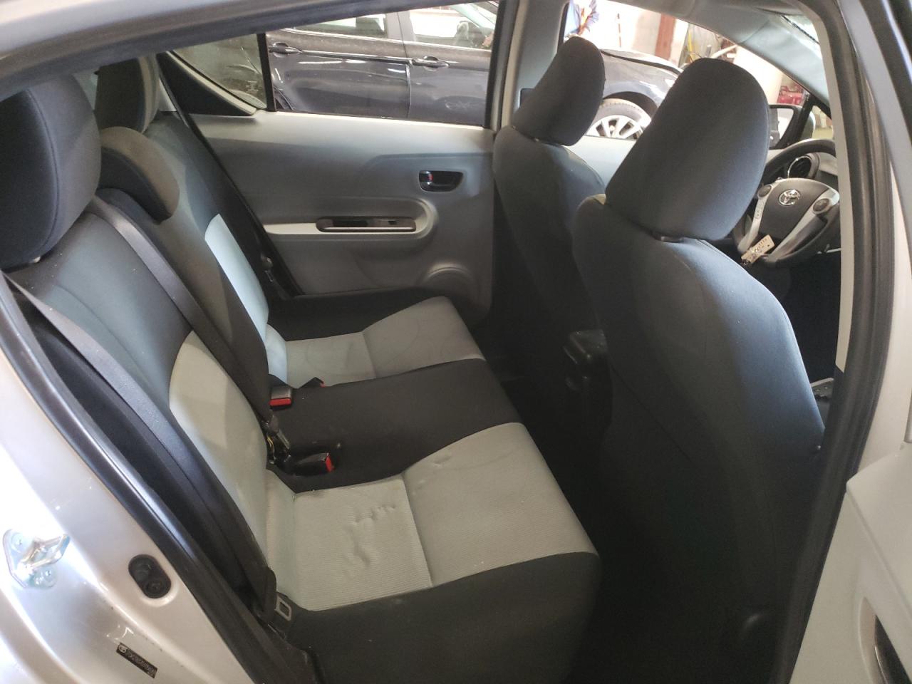 2013 Toyota Prius - Image 10