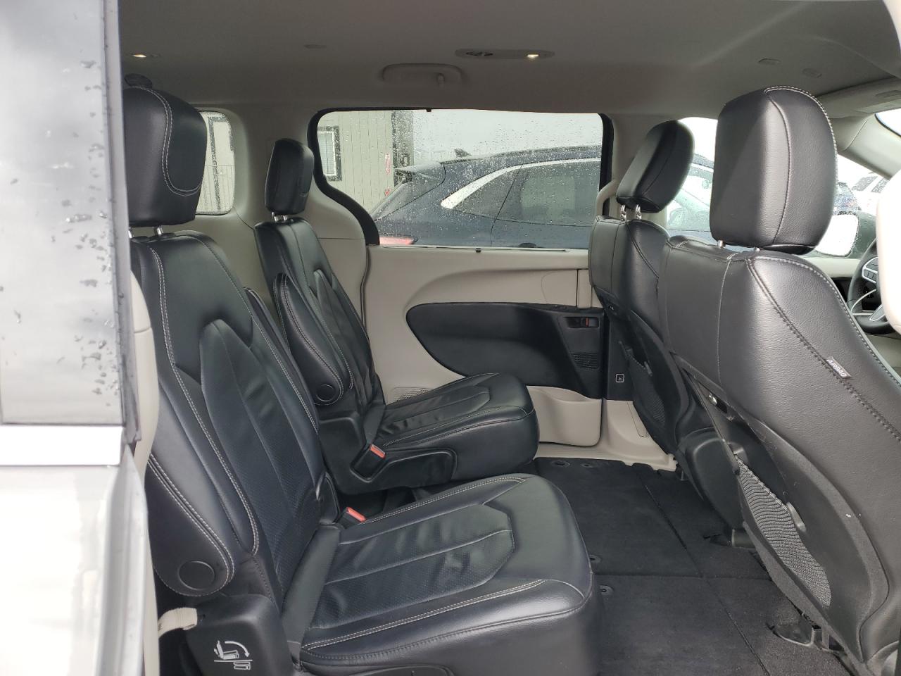 2022 Chrysler Pacifica - Image 11