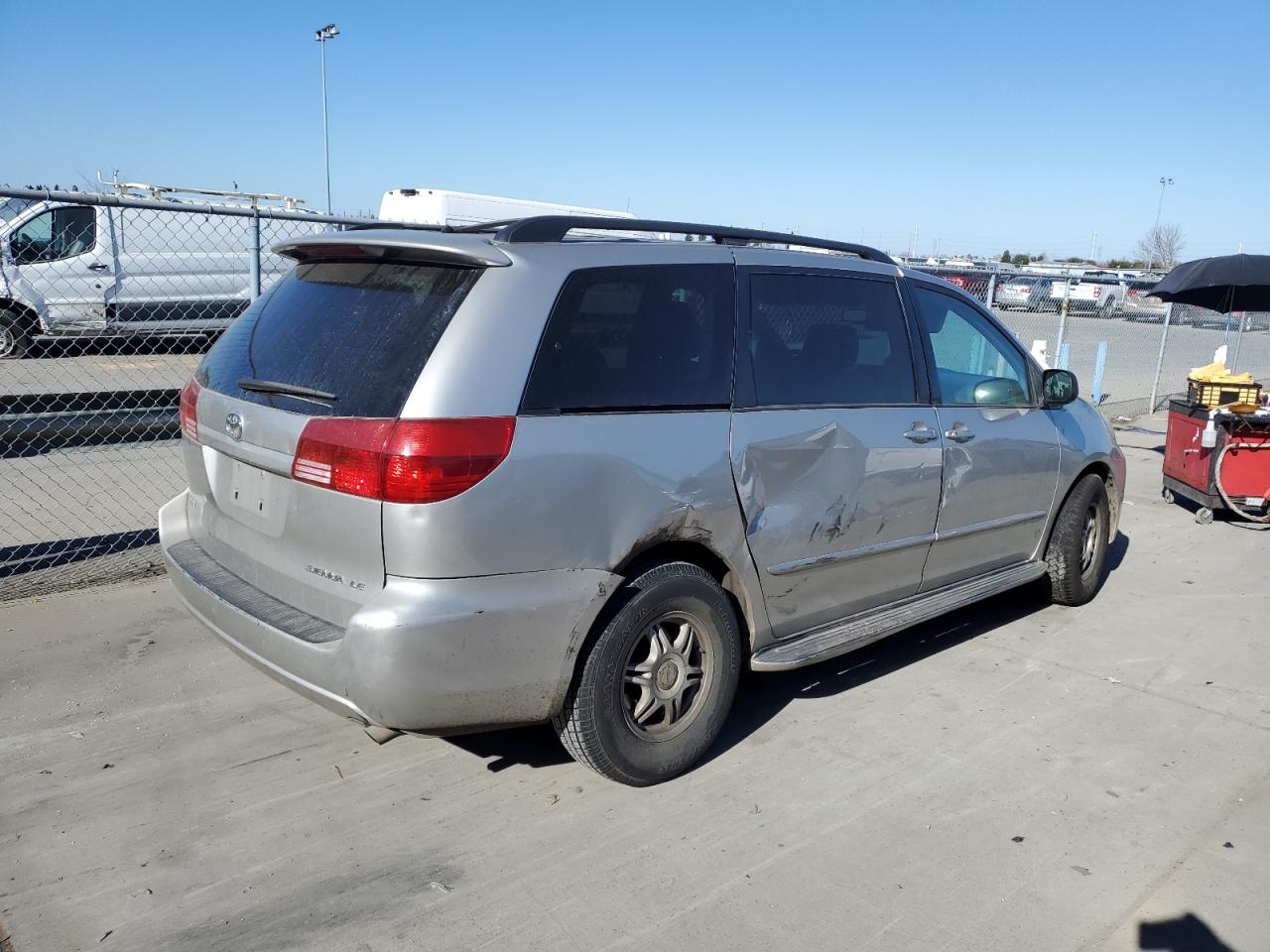 2004 Toyota Sienna - Image 3