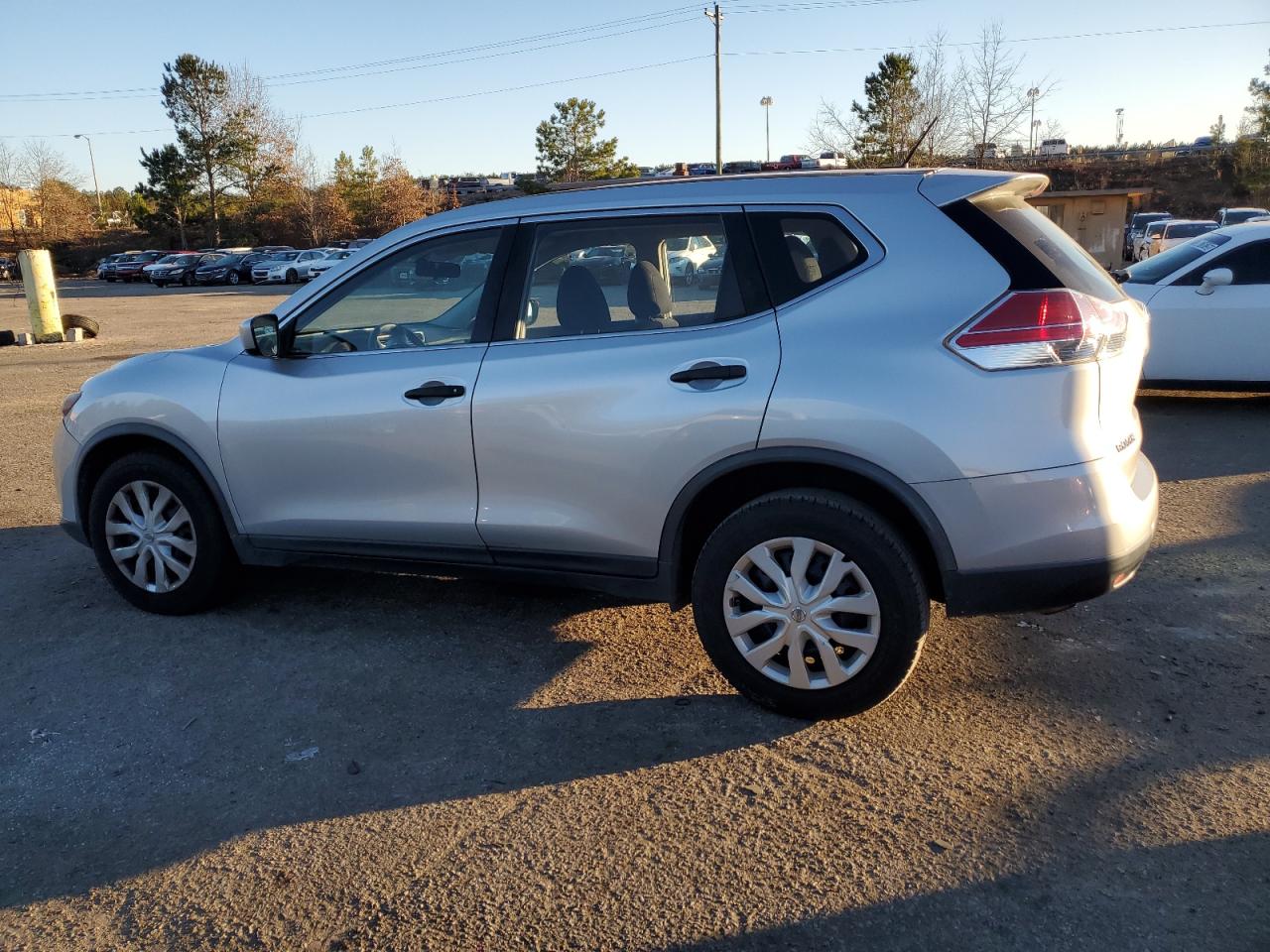 2016 Nissan Rogue - Image 2