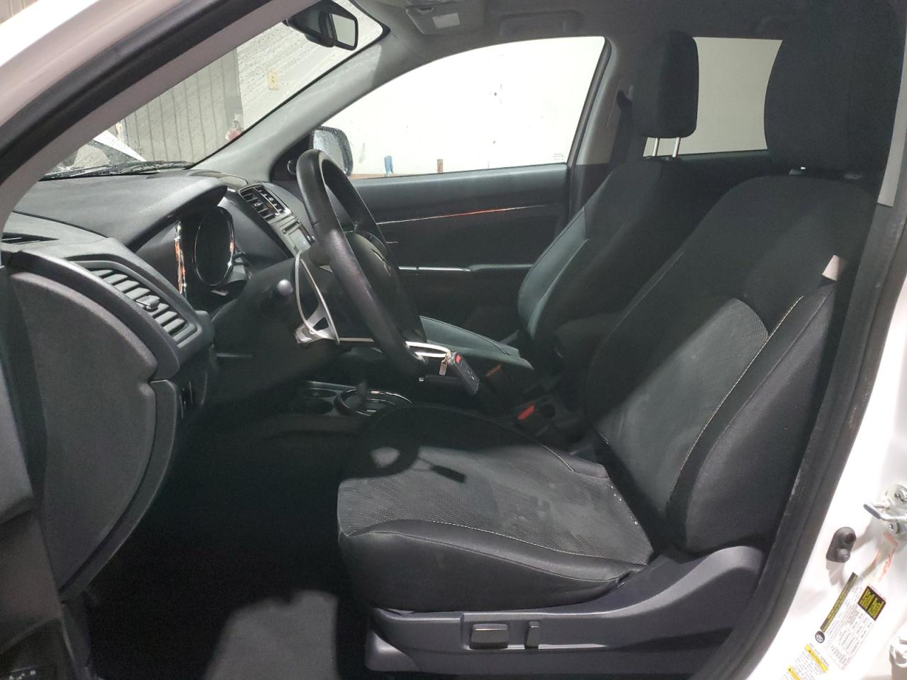 2015 Mitsubishi Outlander - Image 7