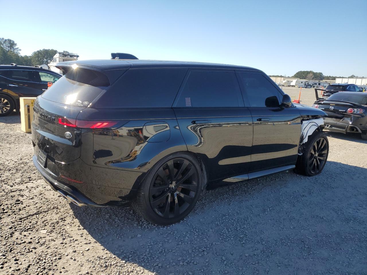 2023 Land Rover Range Rover - Image 3