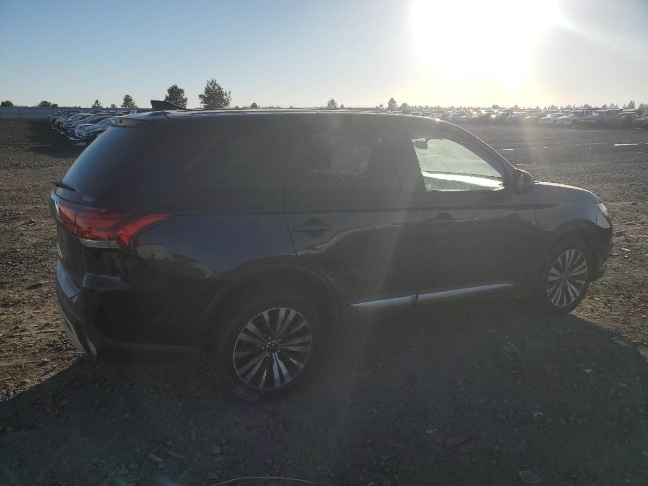 2020 Mitsubishi Outlander - Image 3