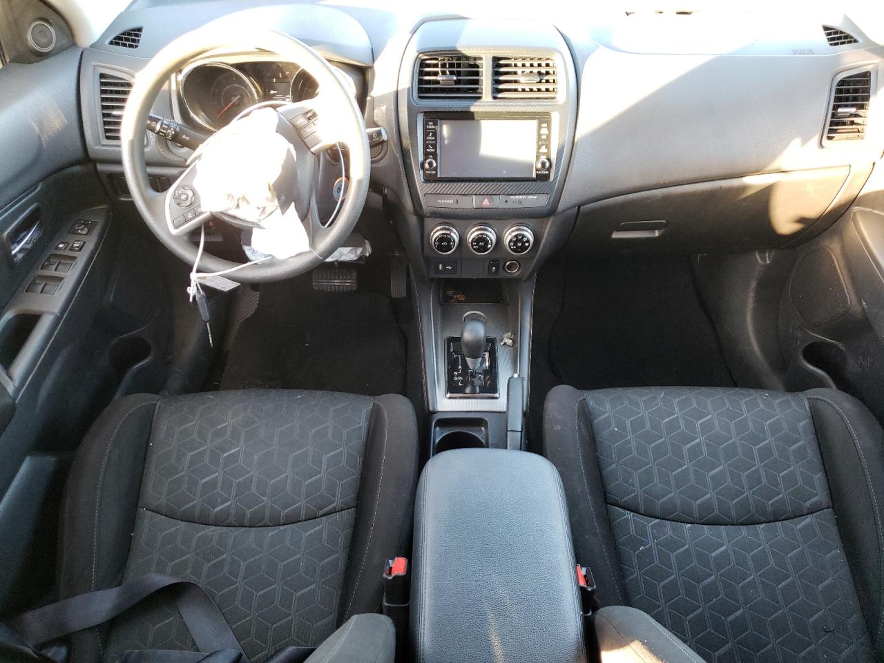 2021 Mitsubishi Outlander - Image 8