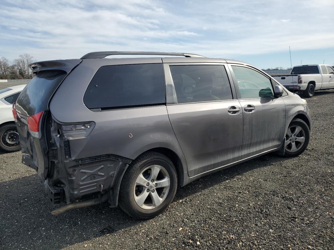 2011 Toyota Sienna - Image 3