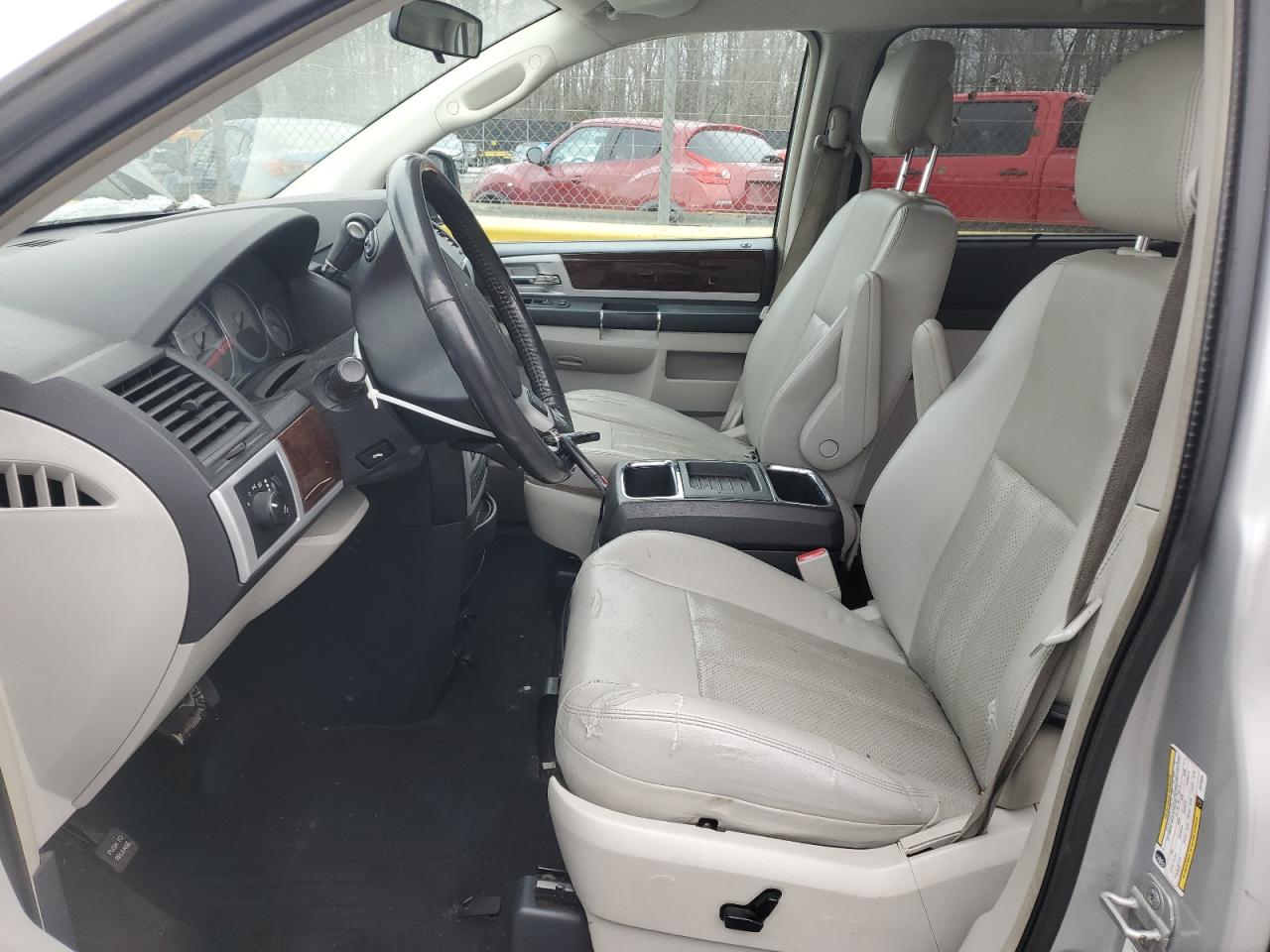2010 Chrysler Town & Country - Image 7