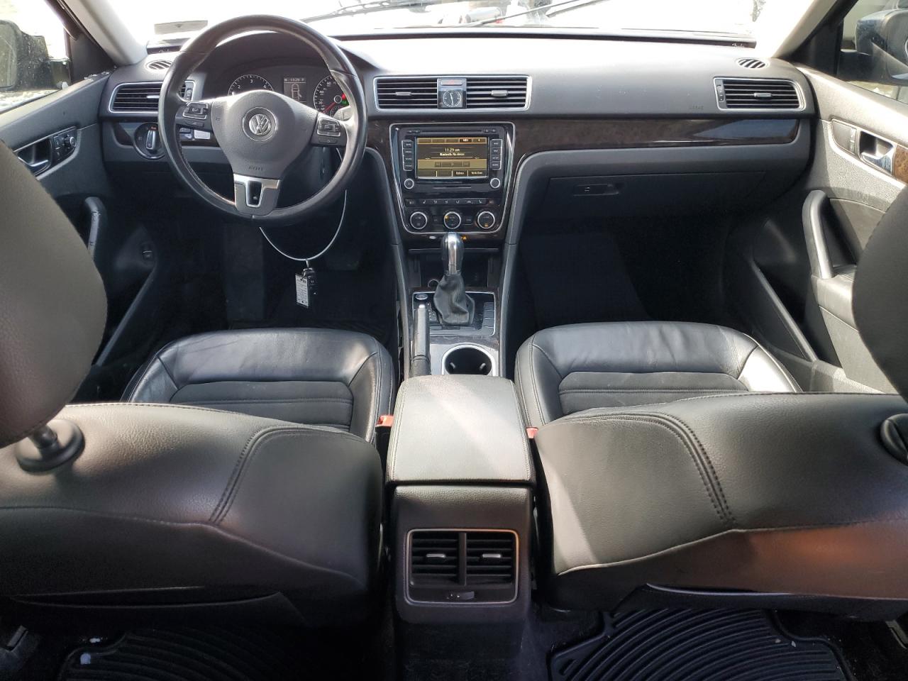 2014 Volkswagen Passat - Image 8