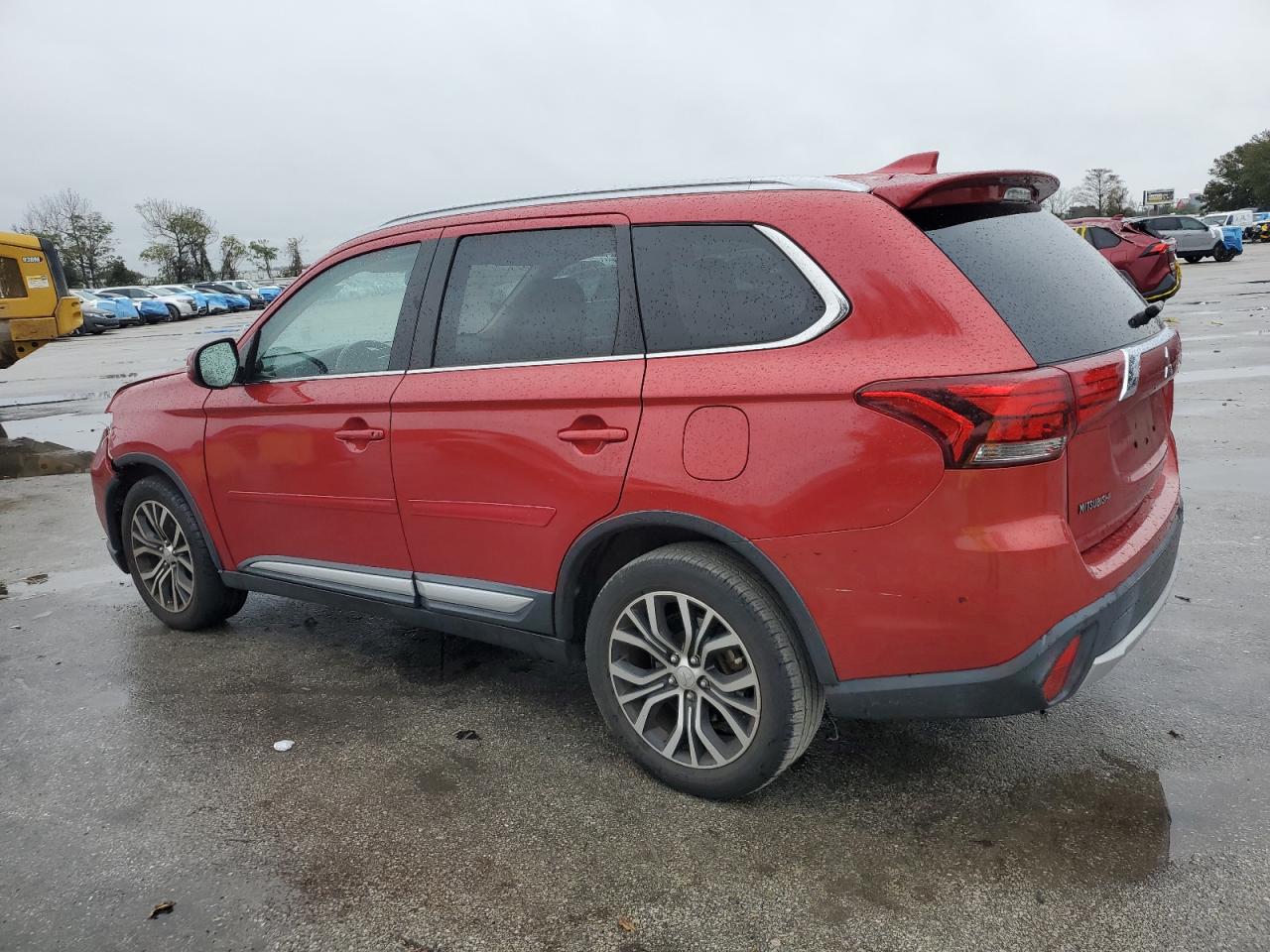 2018 Mitsubishi Outlander - Image 2