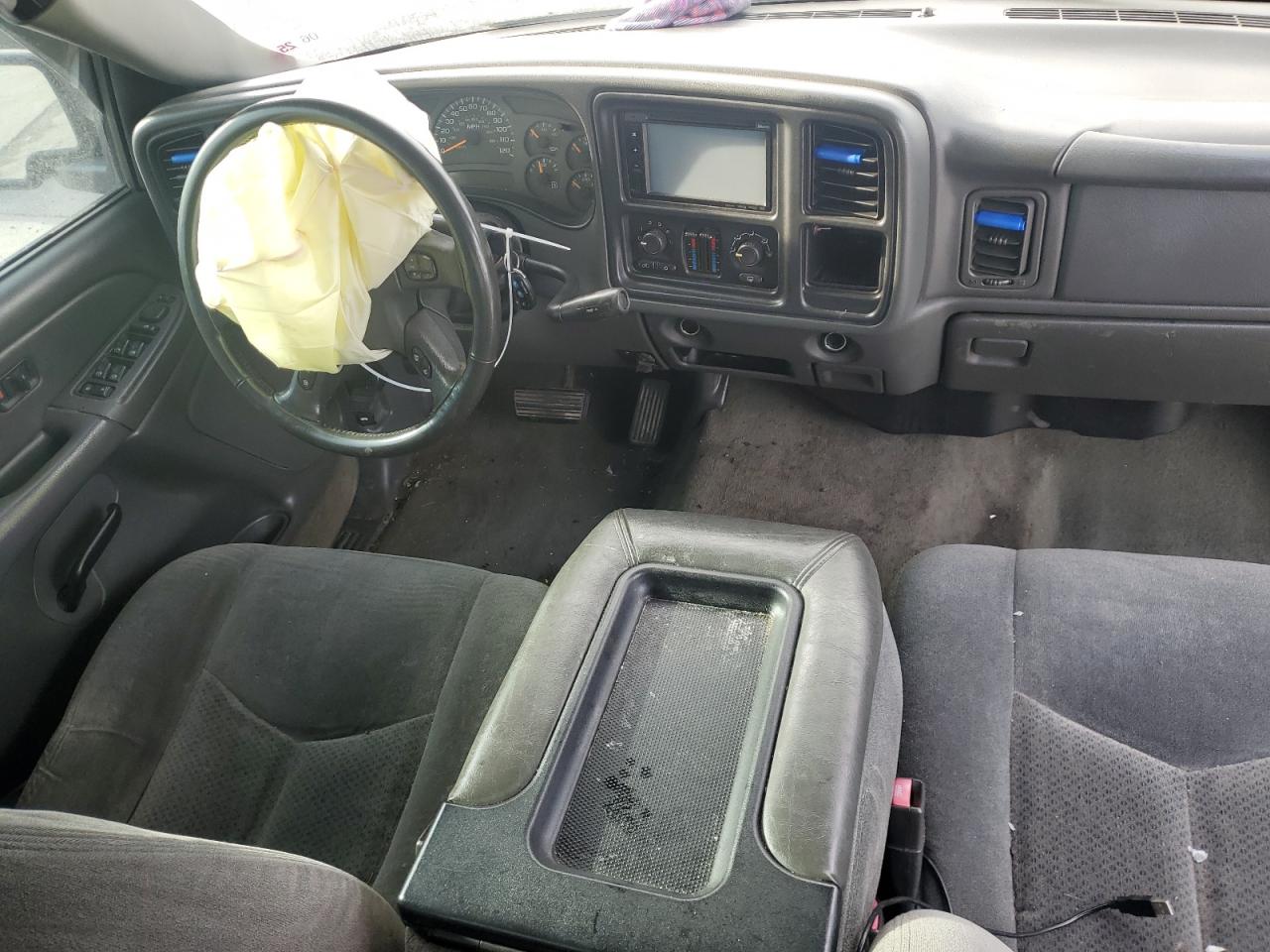2004 Chevrolet Silverado - Image 8