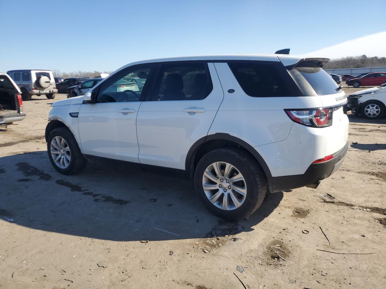 2017 Land Rover Discovery - Image 2