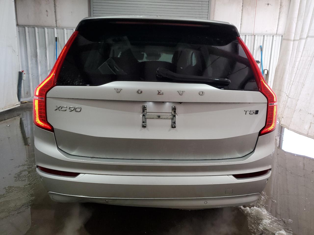 2022 Volvo XC90 - Image 6