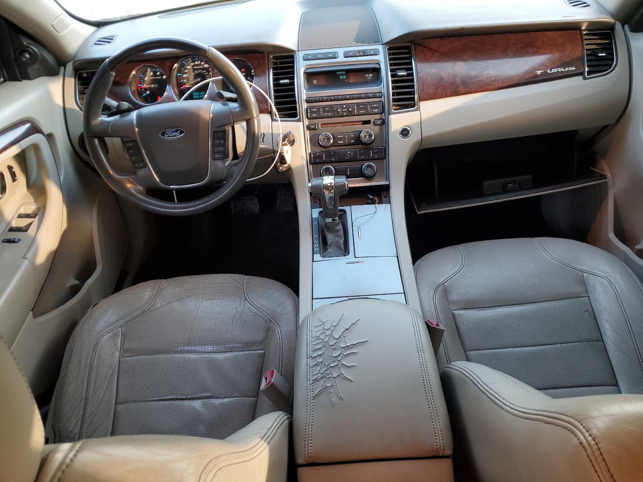 2010 Ford Taurus - Image 8