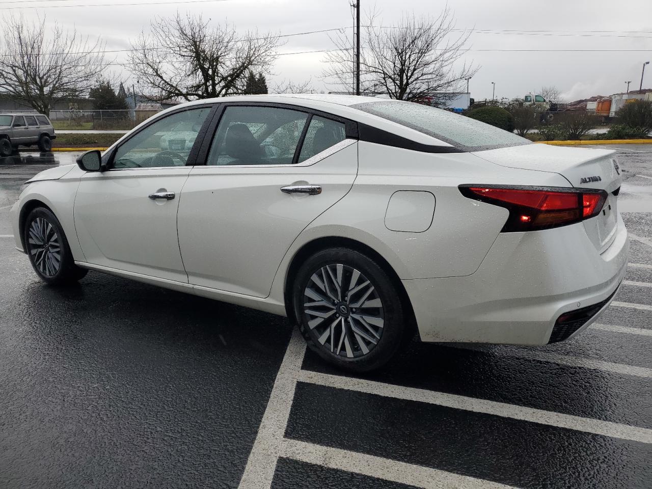 2024 Nissan Altima - Image 2