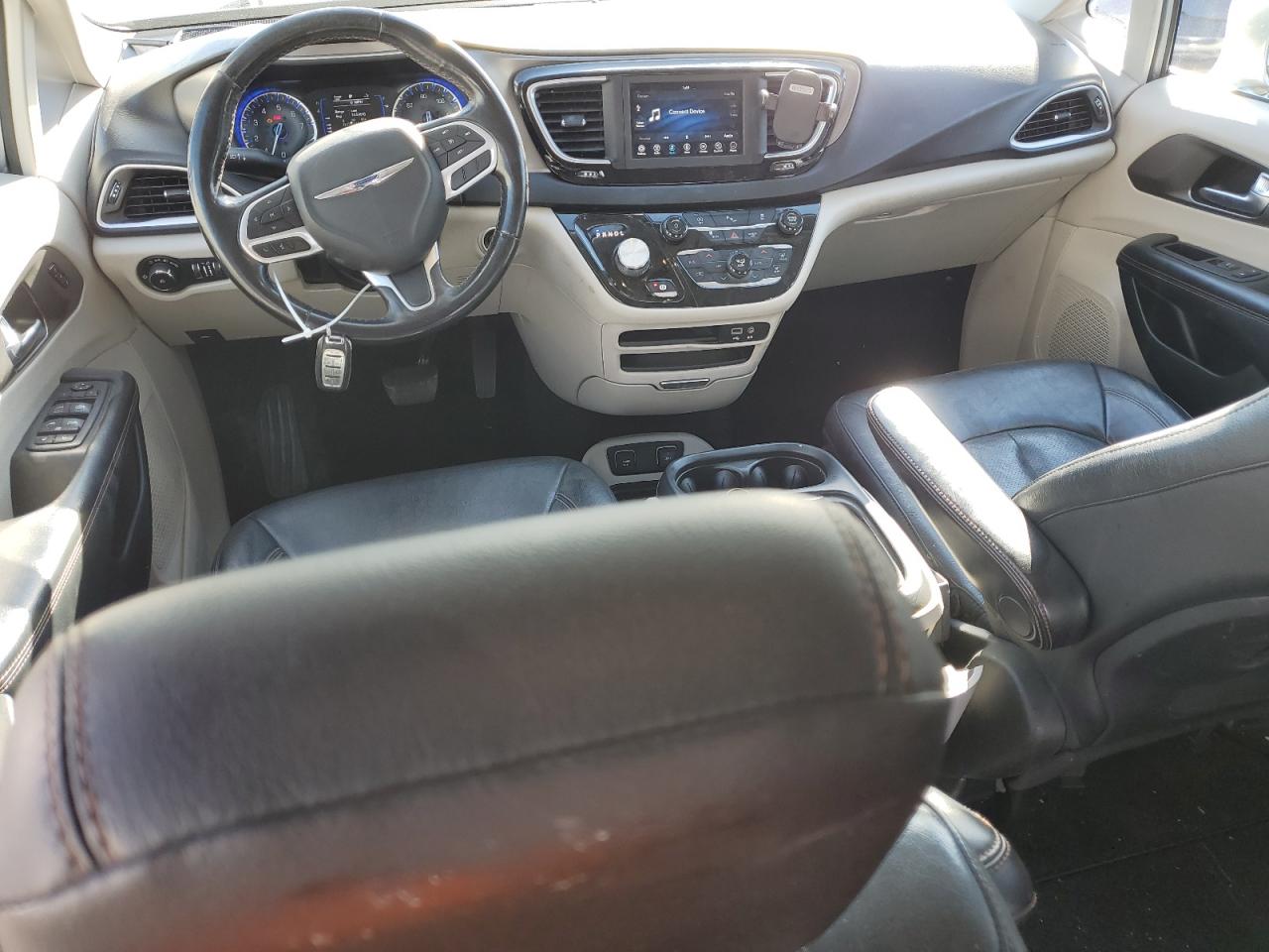 2020 Chrysler Pacifica - Image 8