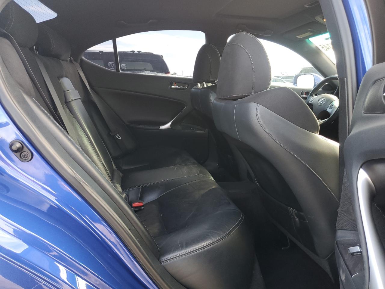 2012 Lexus IS - Image 10
