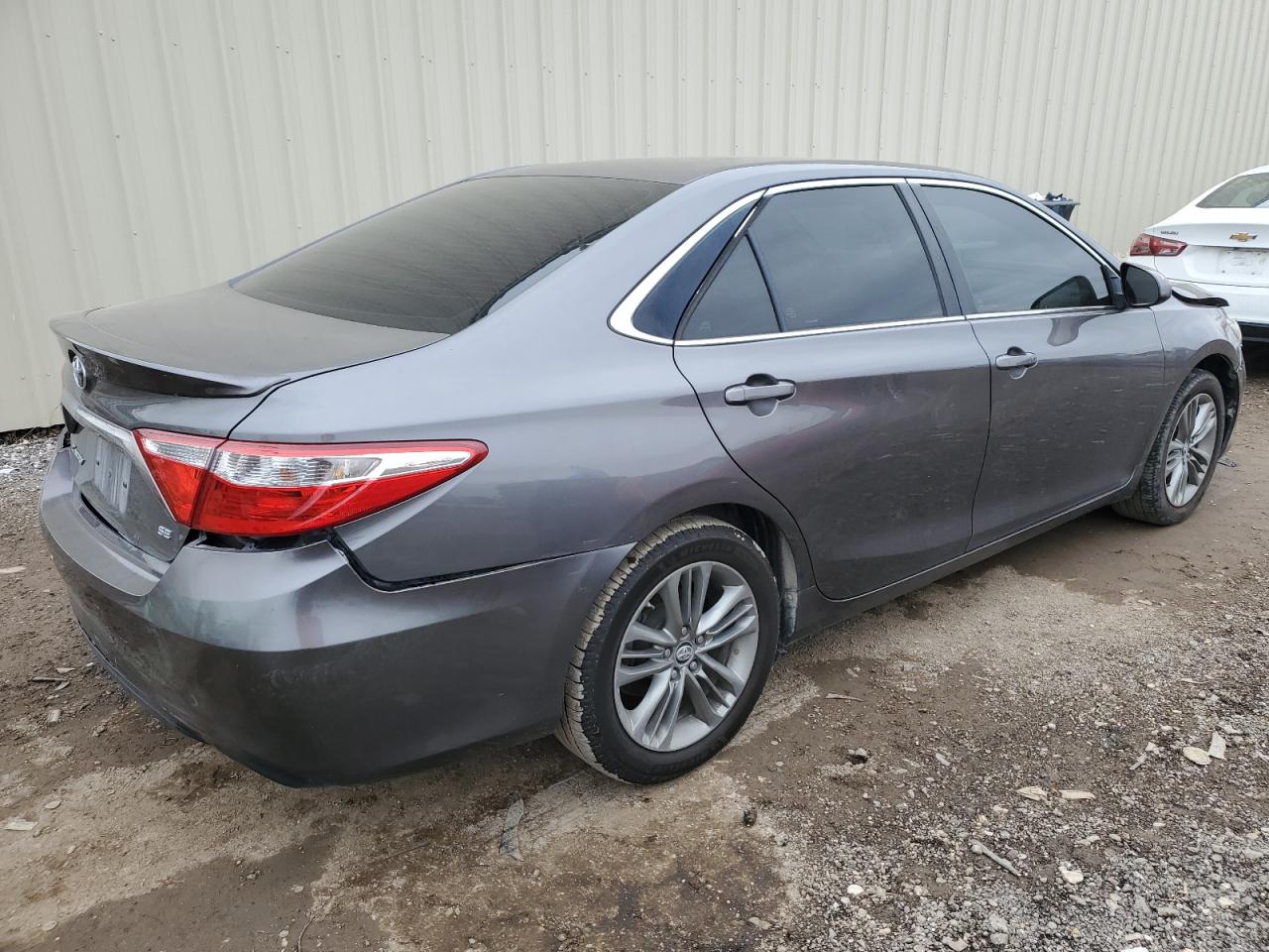 VIN 4T1BF1FK3GU228031 2016 TOYOTA CAMRY no.3