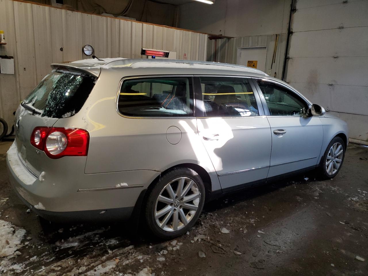 2010 Volkswagen Passat - Image 3