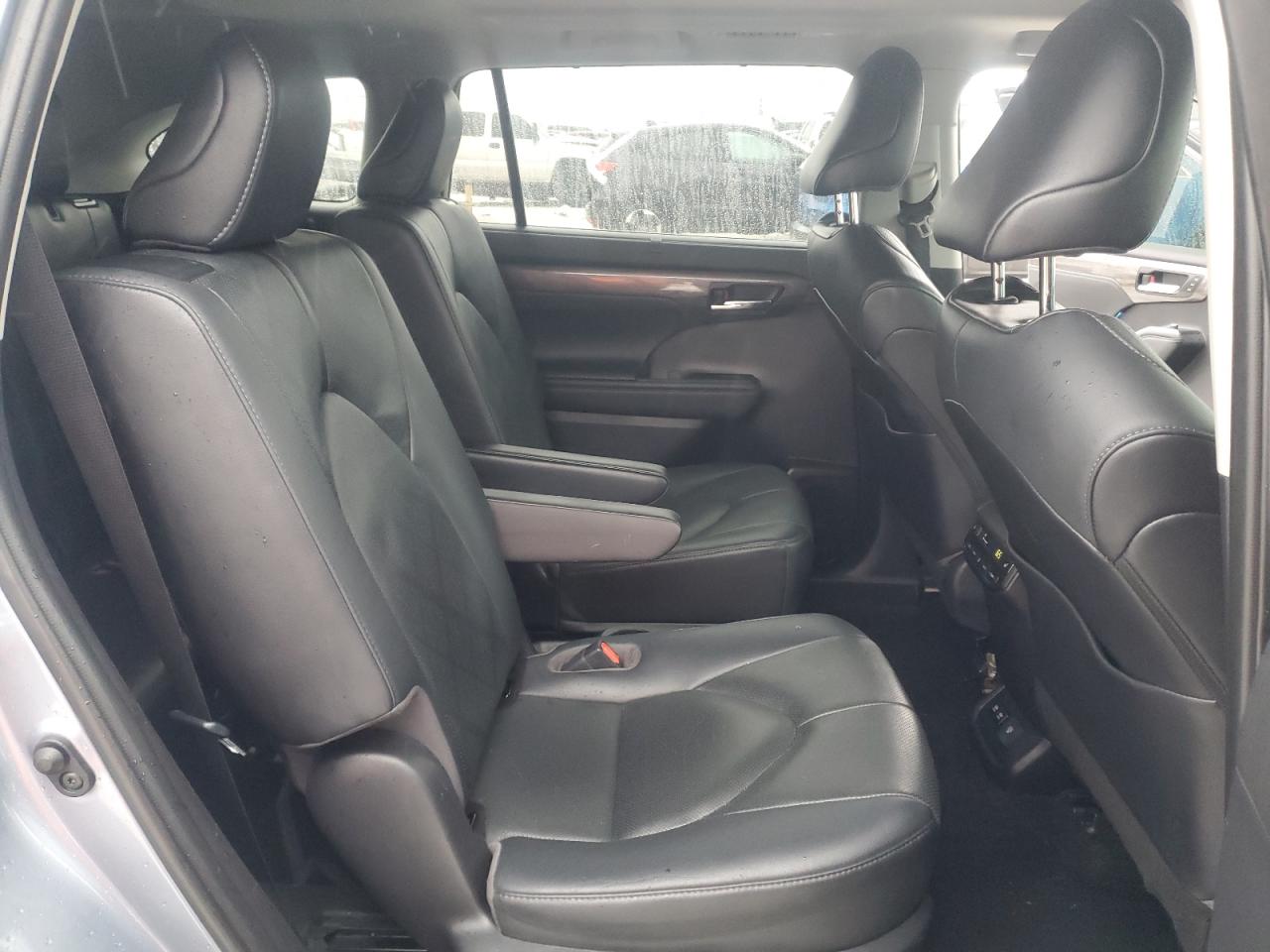 2021 Toyota Highlander - Image 11