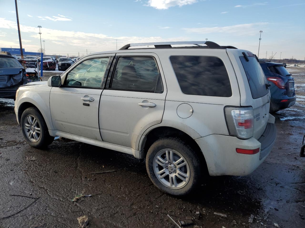 2010 Mercury Mariner - Image 2