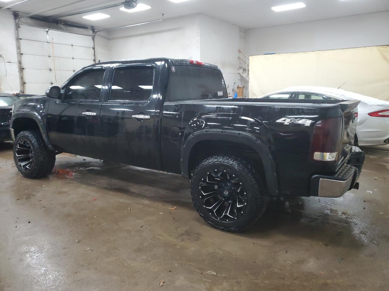 2011 GMC Sierra - Image 2