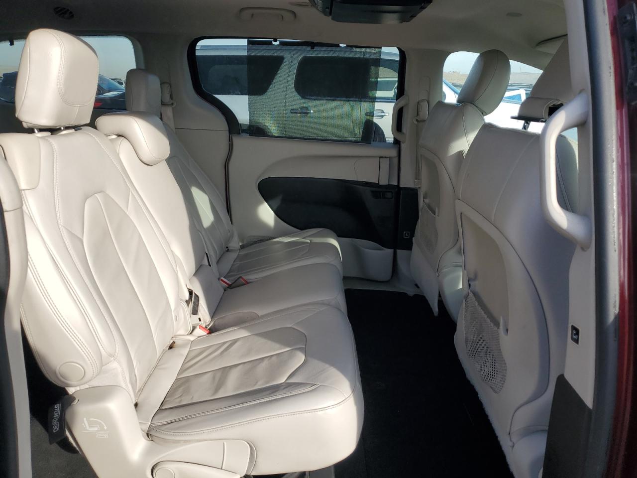 2017 Chrysler Pacifica - Image 11