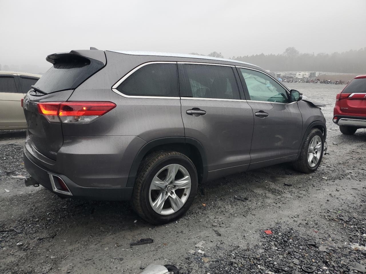 2017 Toyota Highlander - Image 3