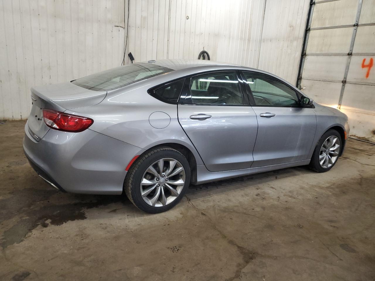 2015 Chrysler 200 - Image 3