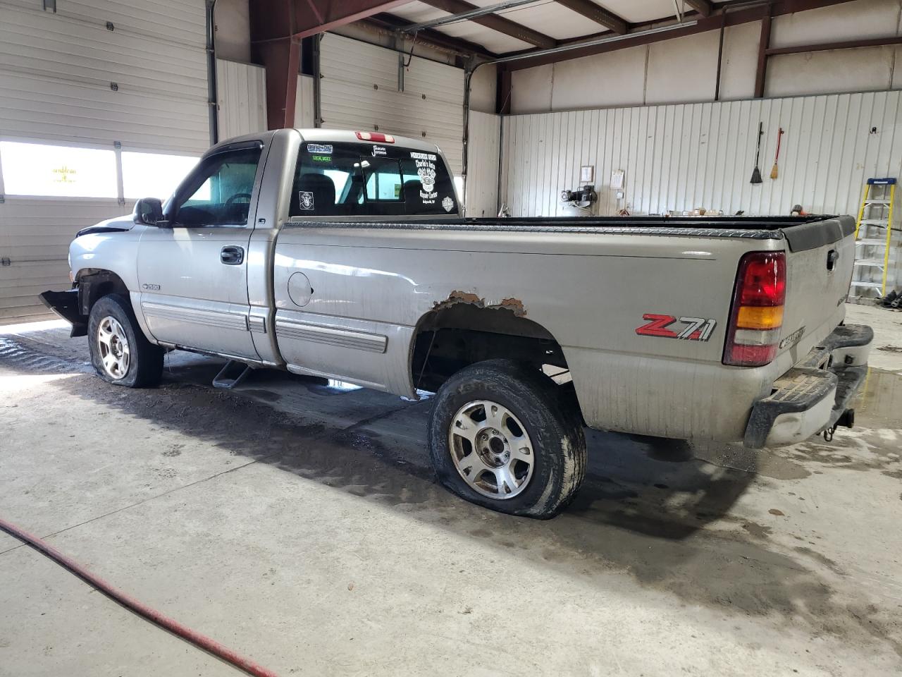 2000 Chevrolet Silverado - Image 2