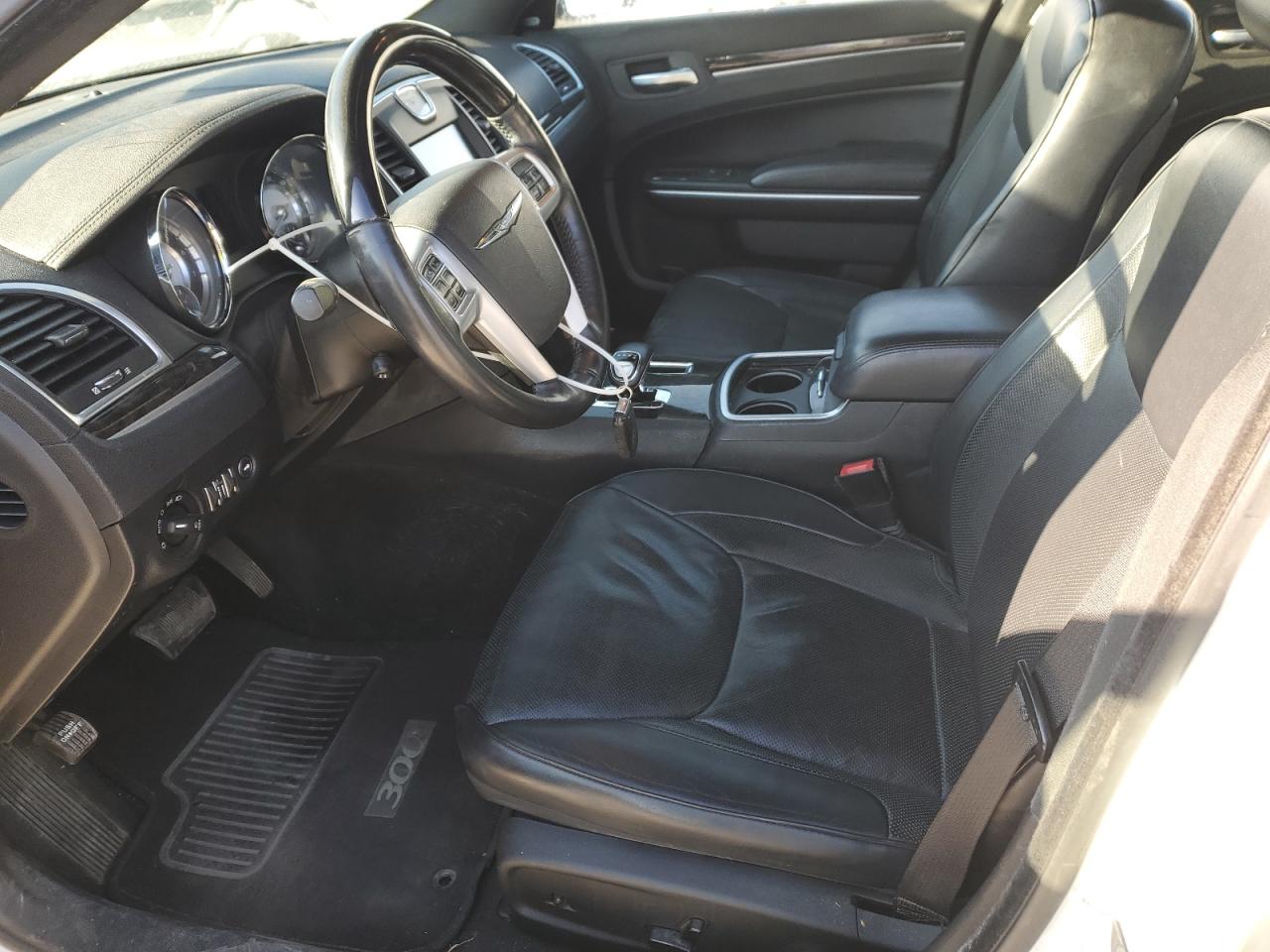 2014 Chrysler 300 - Image 7
