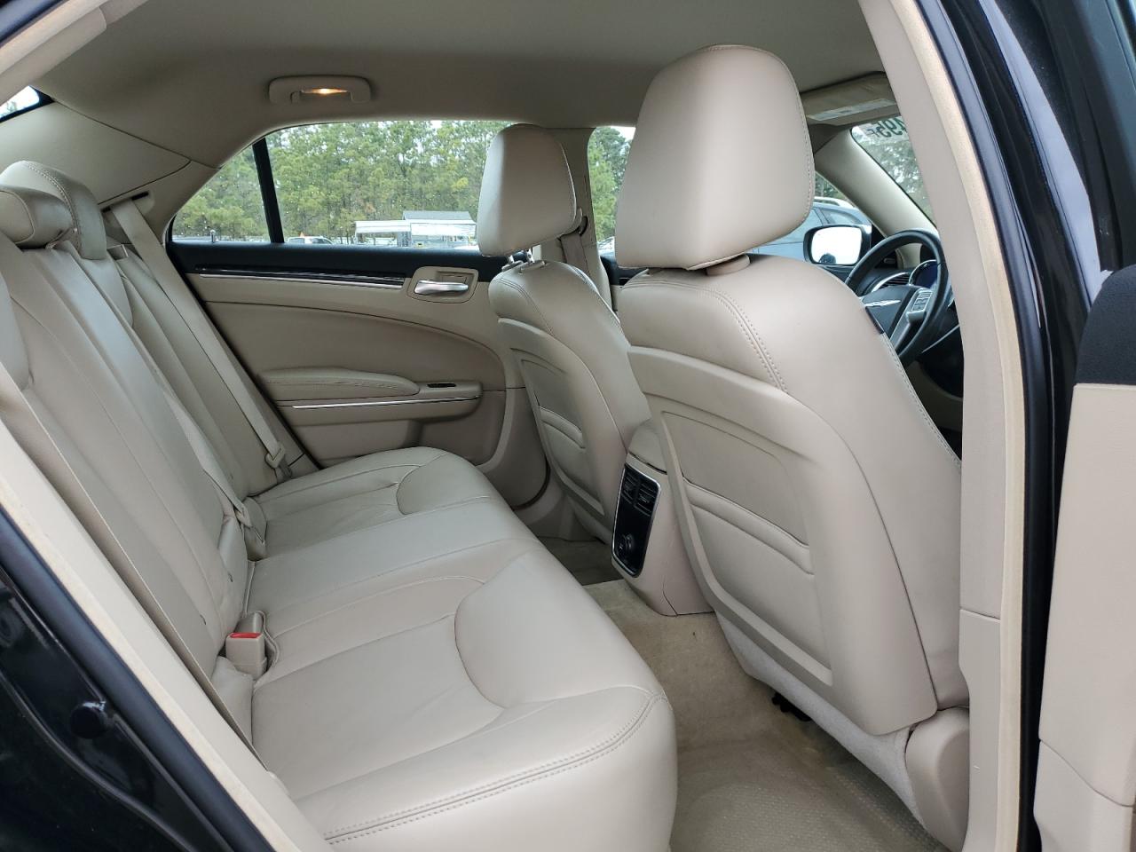 2011 Chrysler 300 - Image 10