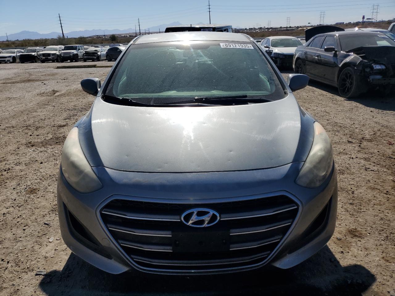 2017 Hyundai Elantra - Image 5