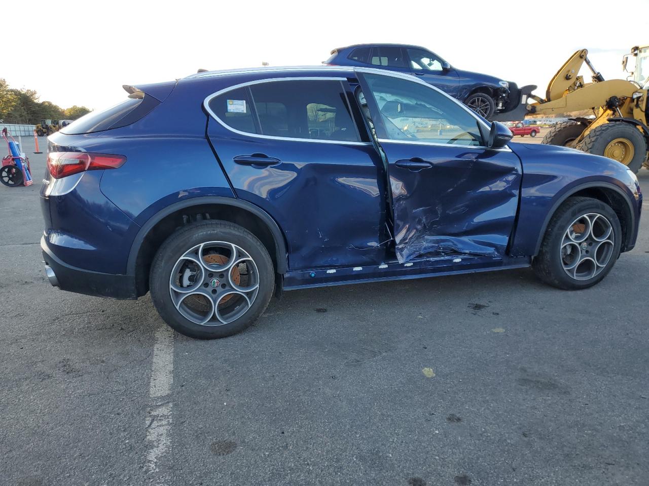 VIN ZASFAKAN1J7B62975 2018 ALFA ROMEO STELVIO no.3