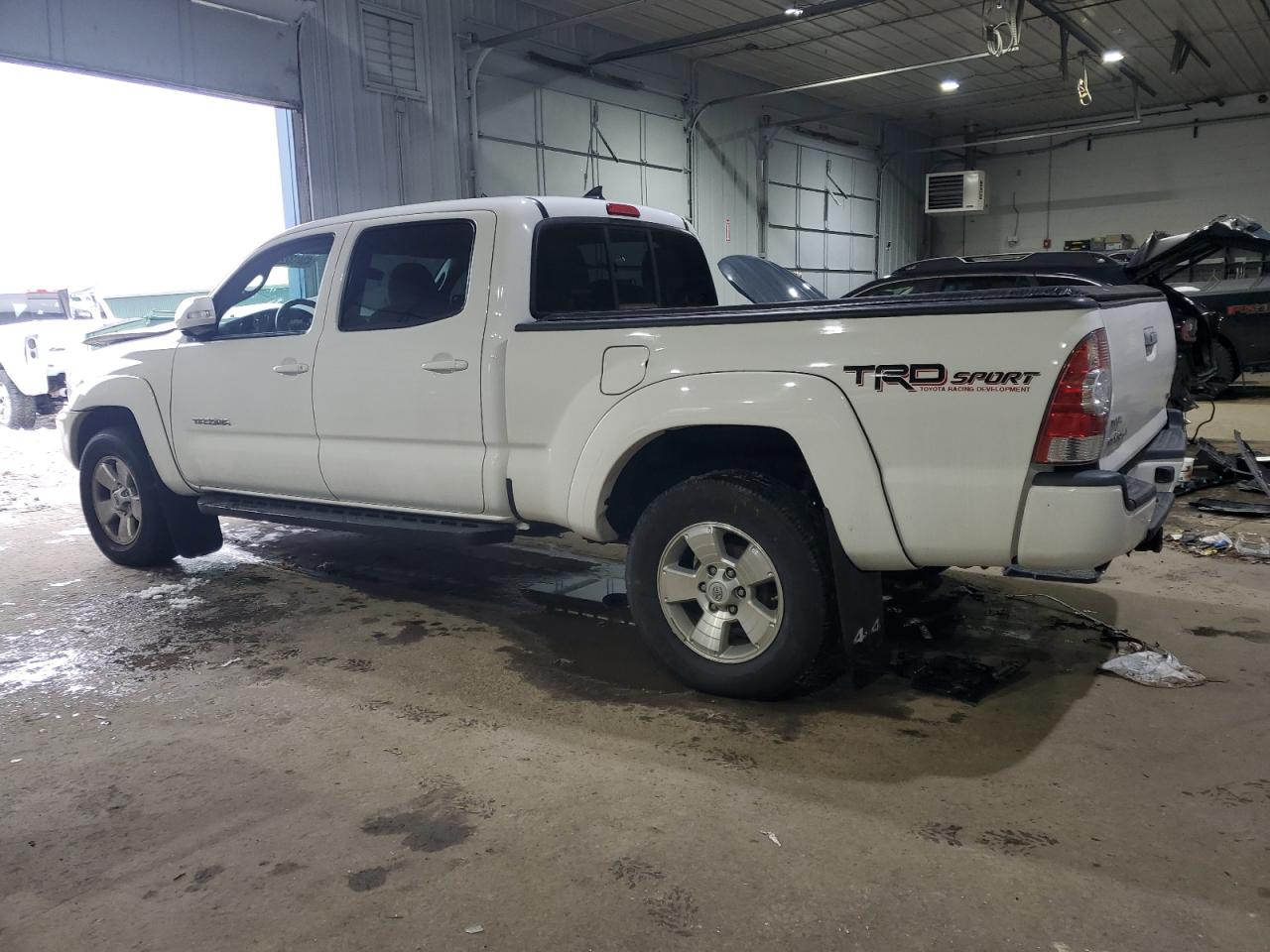 2015 Toyota Tacoma - Image 2