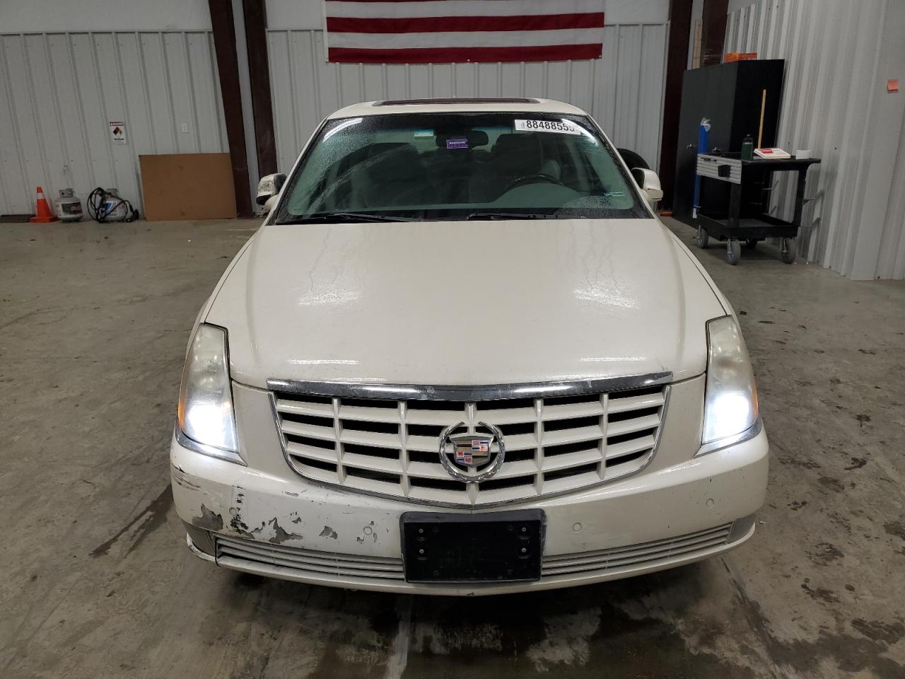 2010 Cadillac DTS - Image 5