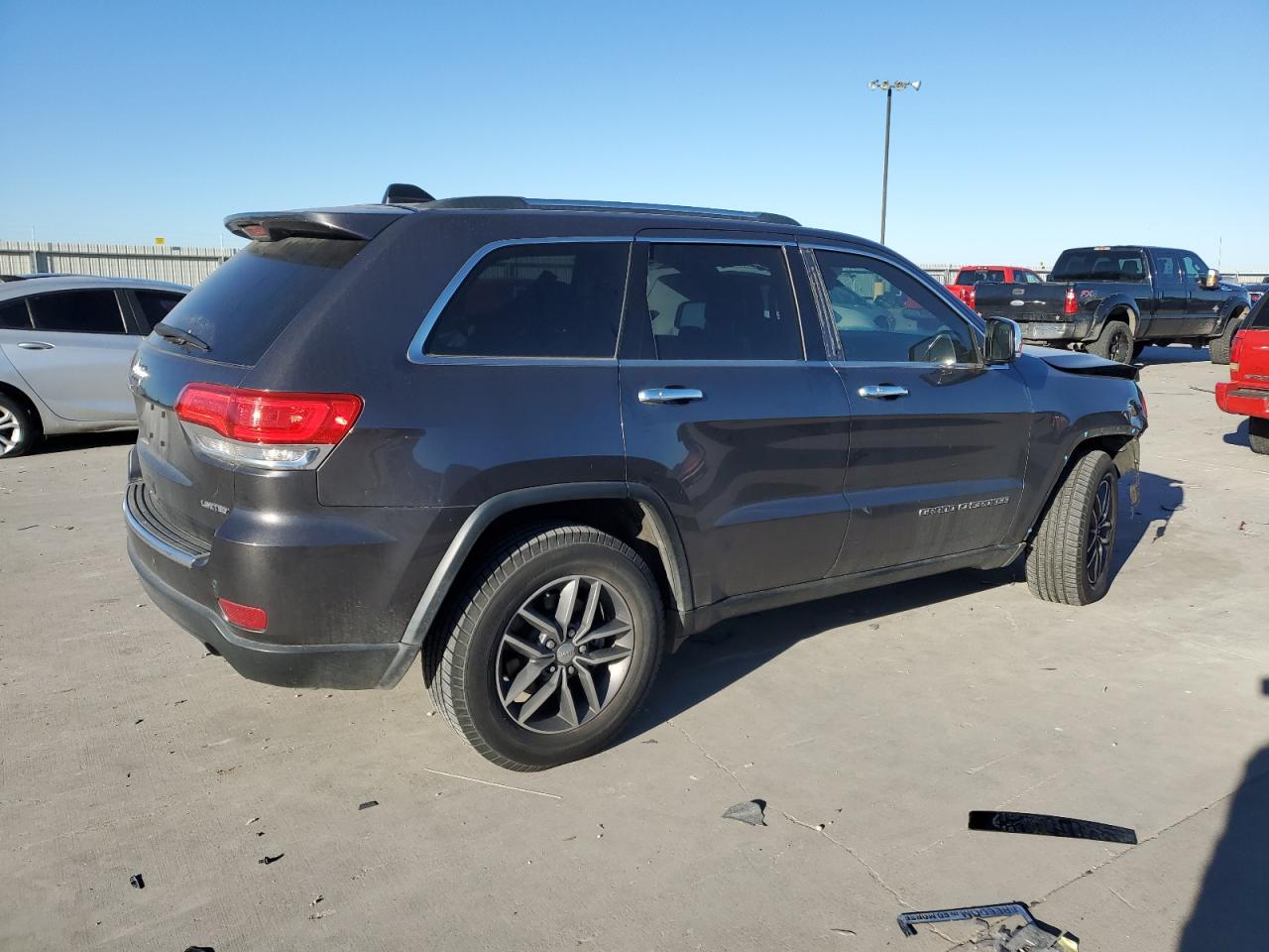 2017 Jeep Grand Cherokee - Image 3