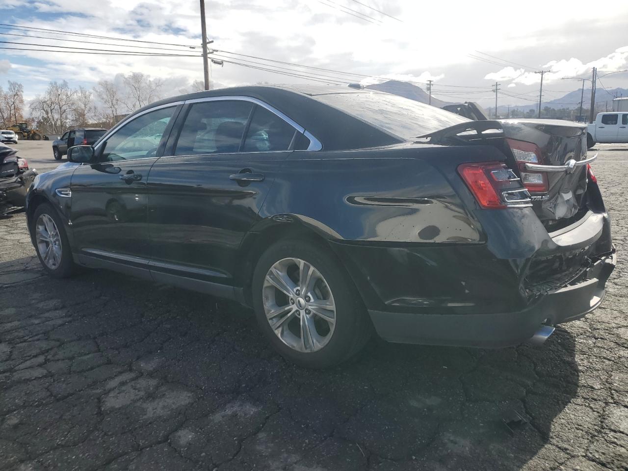 2018 Ford Taurus - Image 2