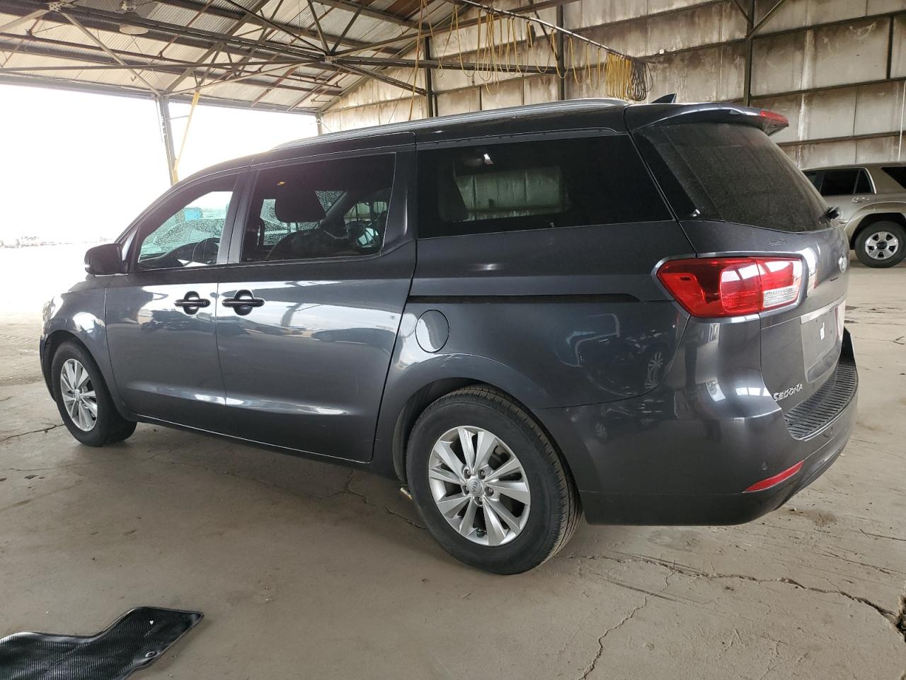 2016 Kia Sedona - Image 2