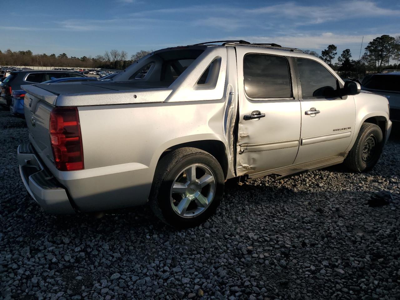 2011 Chevrolet Avalanche - Image 3